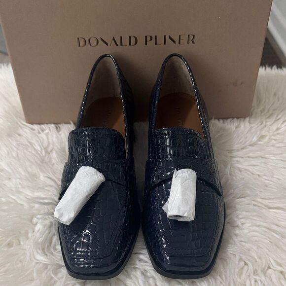 Donald J. Pliner Women’s Croc-Embossed Navy Loafers Size 7.5 NWT - Picture 1 of 10